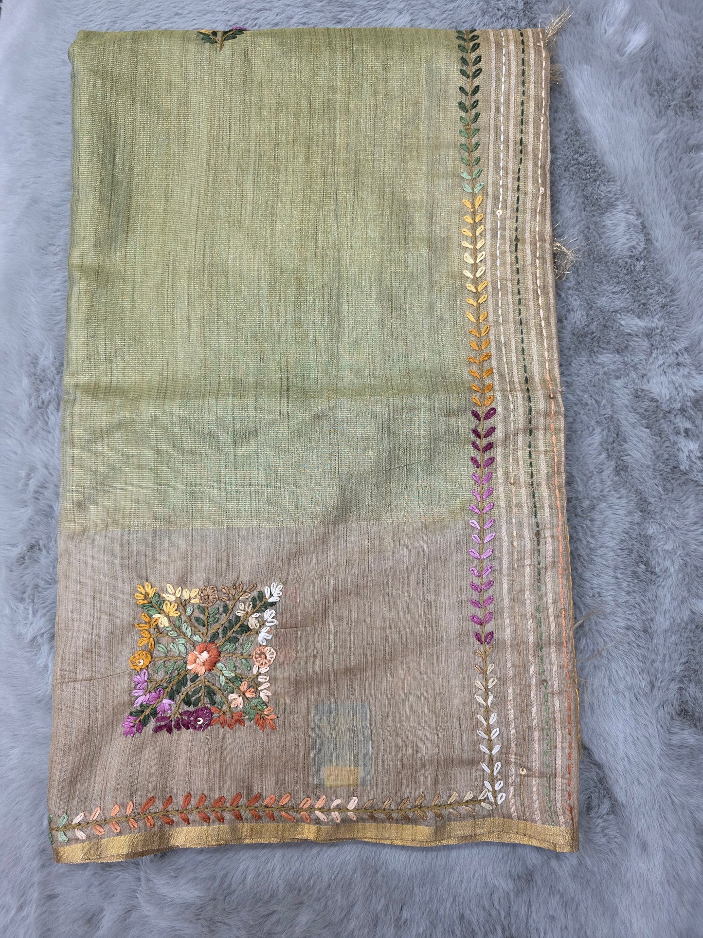 Soft Lenin hadwoven with Embroidery Saree