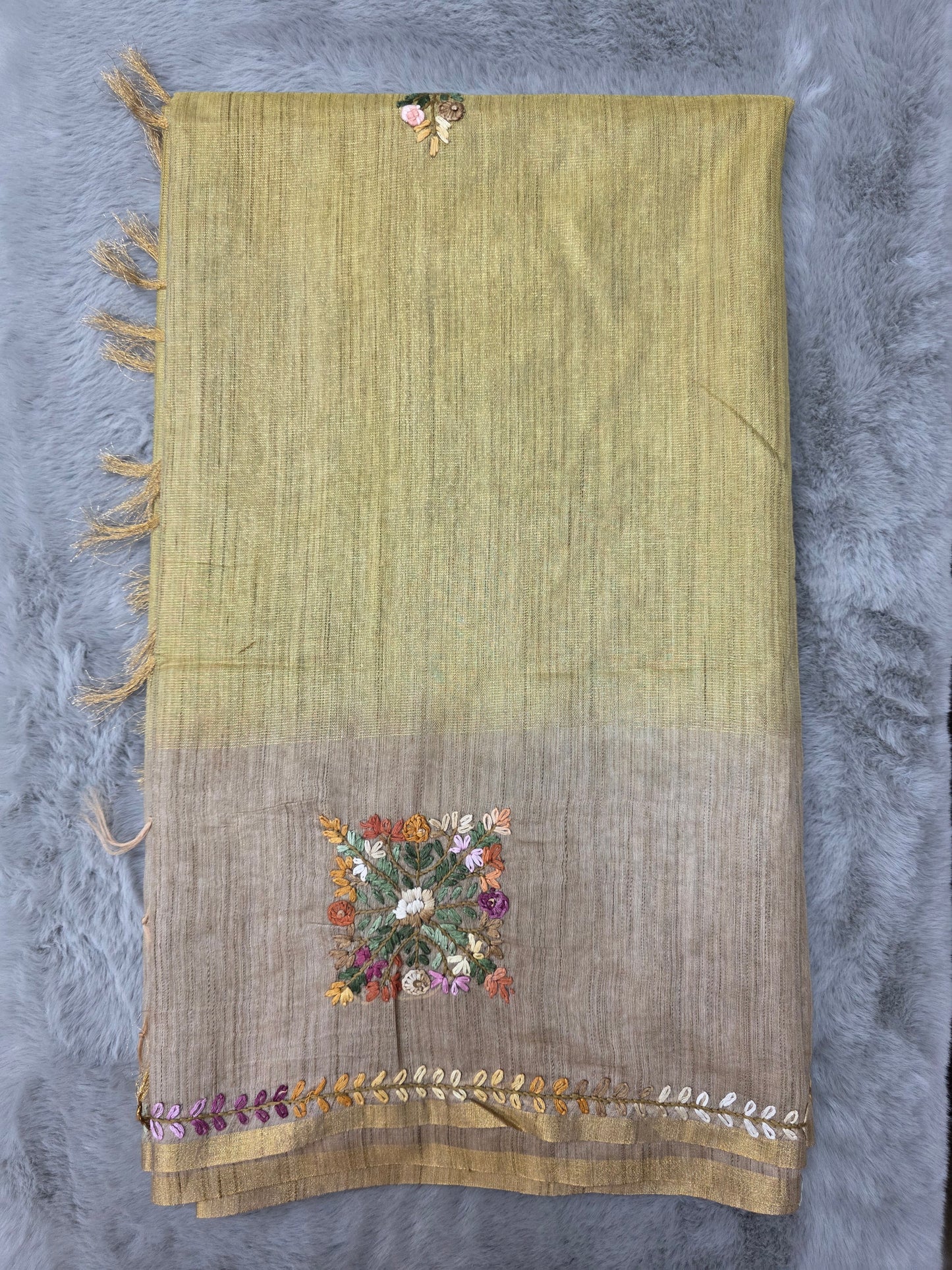 Soft Lenin hadwoven with Embroidery Saree