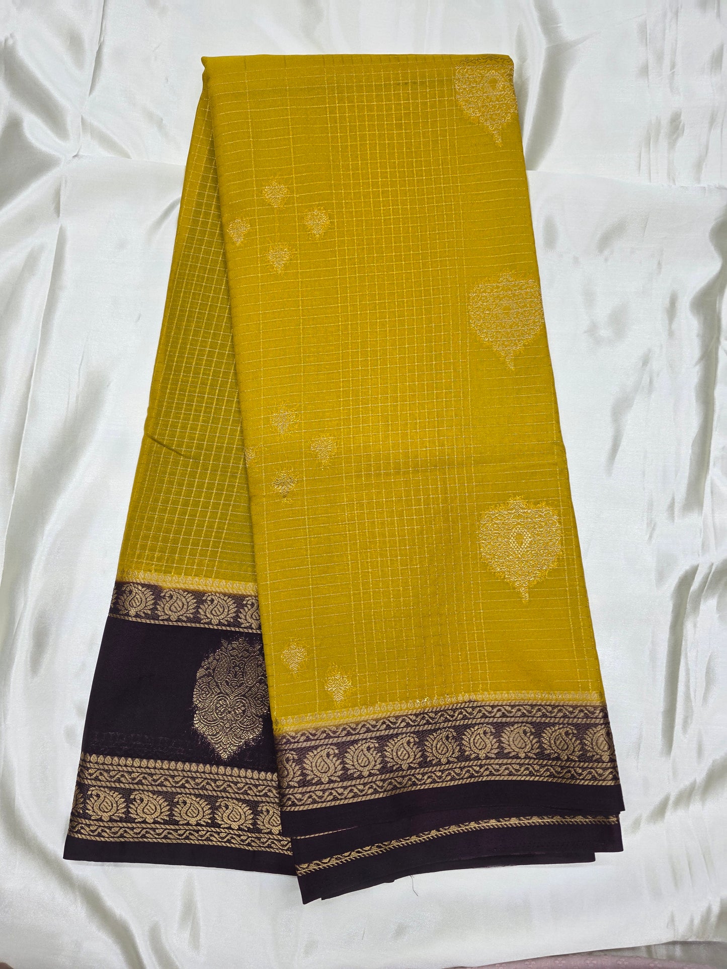 Checks Semi Crepe Saree